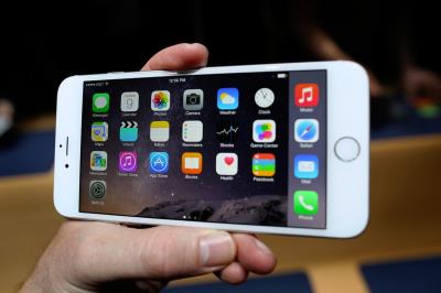 New Arrived Apple iPhone 6 64GB and Iphone 5s GOLD